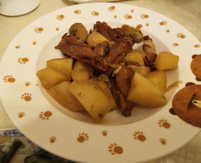 【标题】丸子烧三鲜的做法：宠物的美食时间